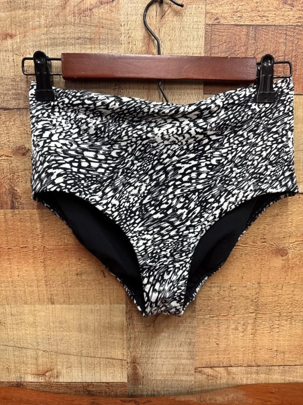 Athleta 36b top